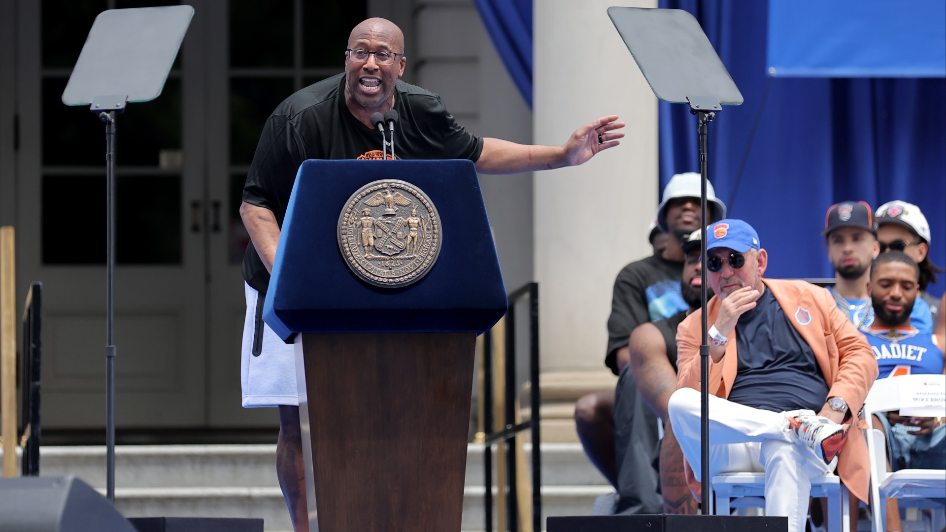 Video thumbnail for Revisiting the Knicks' Coaching Change to Mike Brown