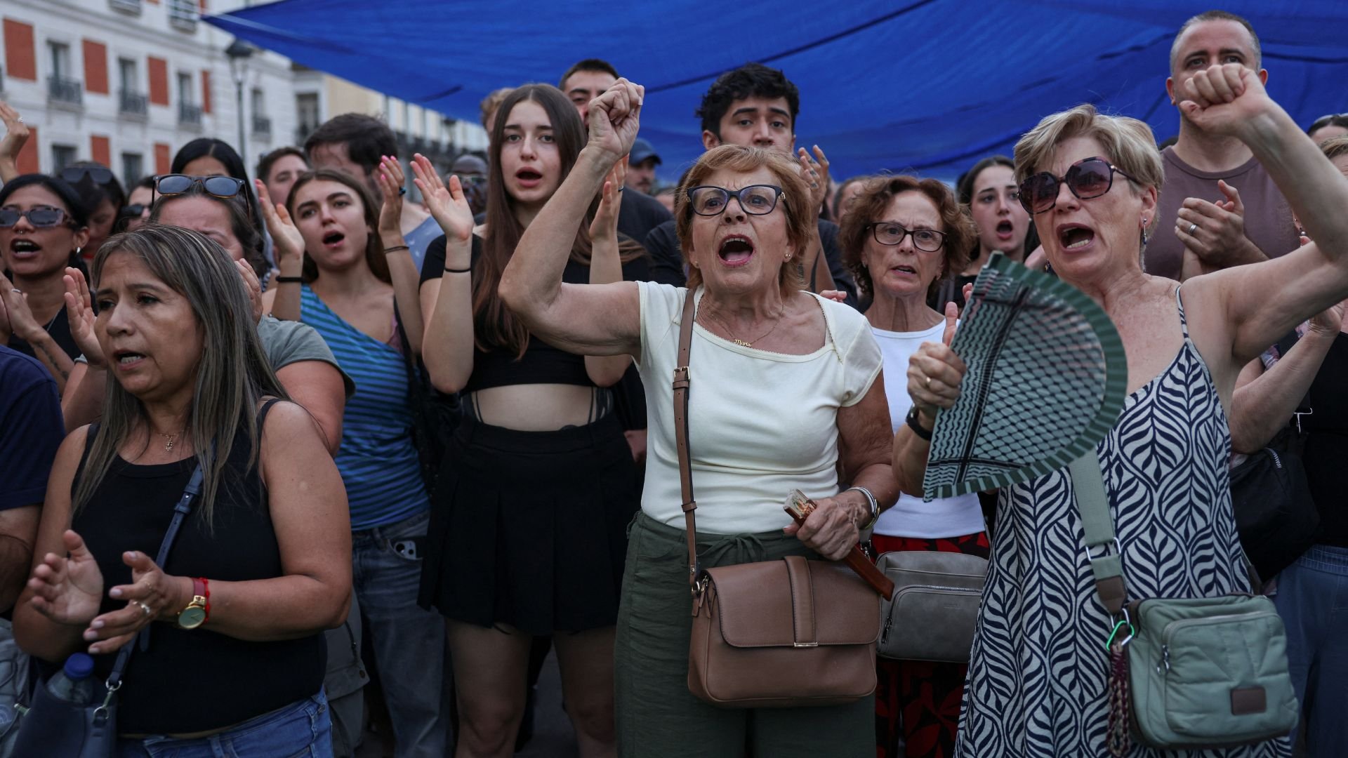 Video thumbnail for Madrid pensioner eviction sparks protests over Spain’s housing crisis