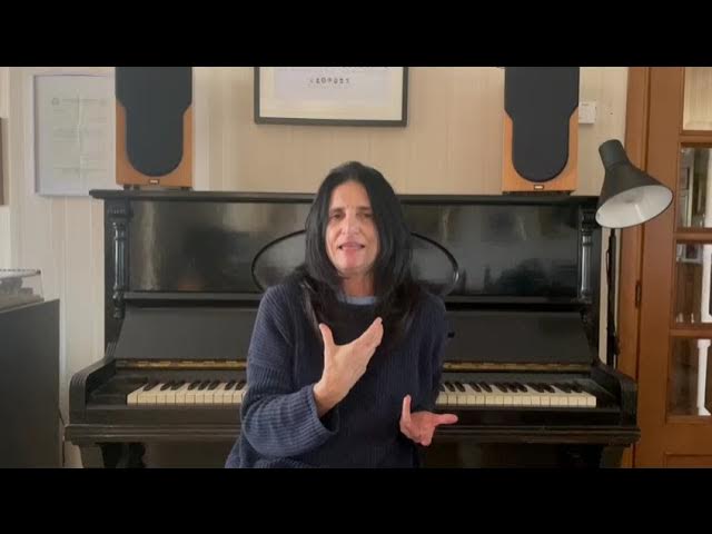 Video thumbnail for Pia Tuccitto torna con il nuovo singolo ”Come Sto? Non lo so”