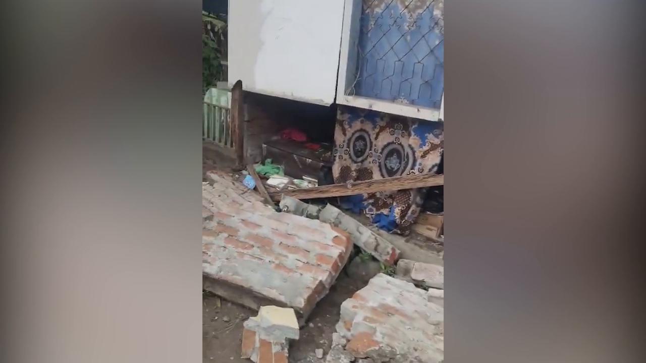 Video thumbnail for Indonesia: Destruction seen as Indonesia earthquake death toll reaches 38.