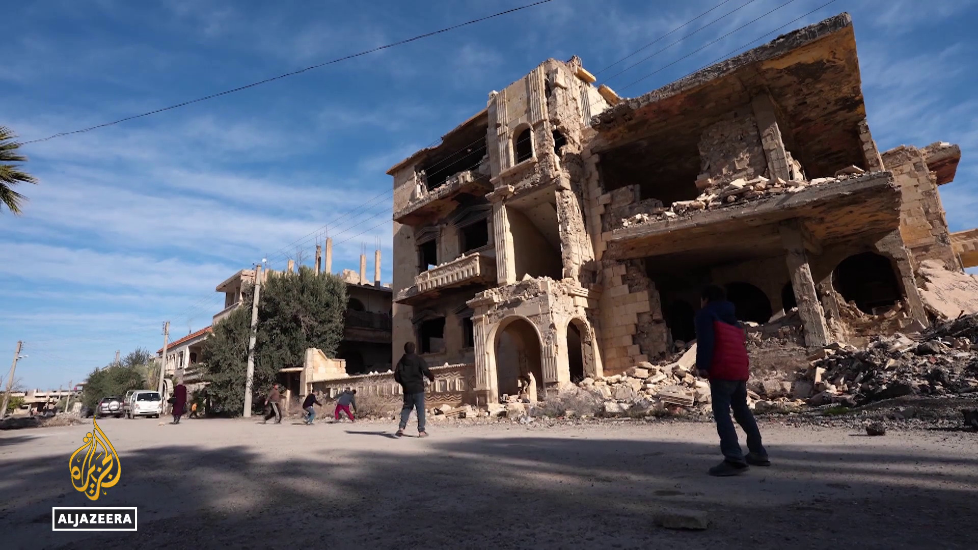 Video thumbnail for Syria conflict: Deir Az Zor residents find help to rebuild lives
