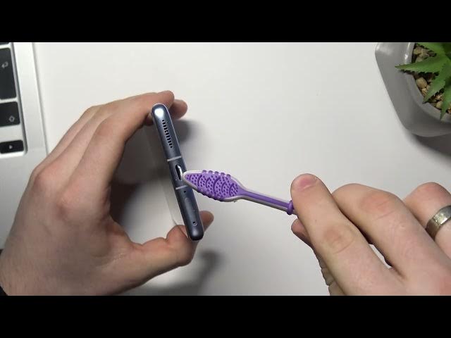 Video thumbnail for Xiaomi 12 Pro - How To Clean And Fix USB Port Using Household Items