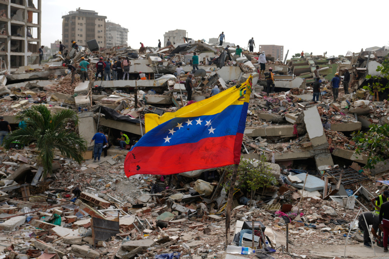 Video thumbnail for Venezuela earthquakes: Focus shifts from search effort to humanitarian needs