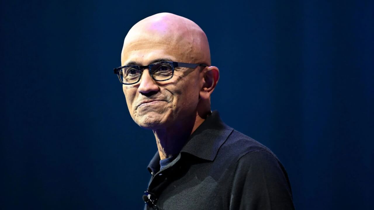 Video thumbnail for Trump honors Microsoft’s CEO hours after Vance suspends copmany from H-1B visa program