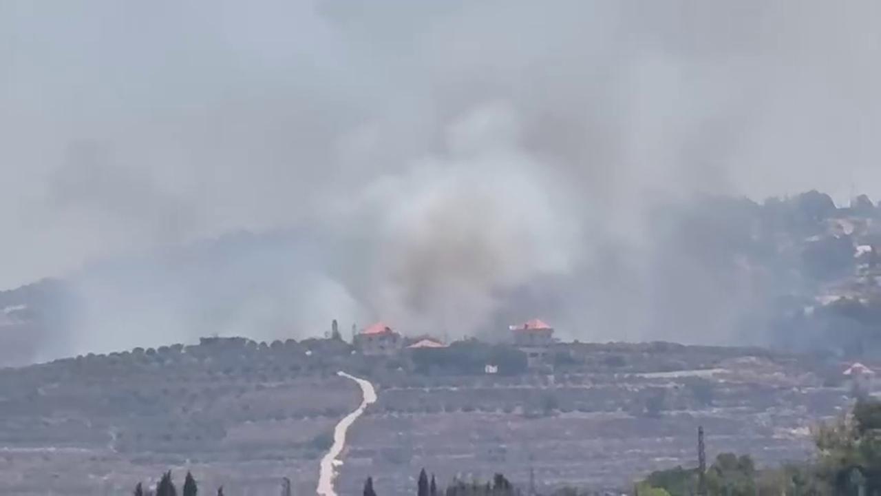 Video thumbnail for Lebanon: Israeli artillery shells the town of Bani Hayyan in southern Lebanon.
