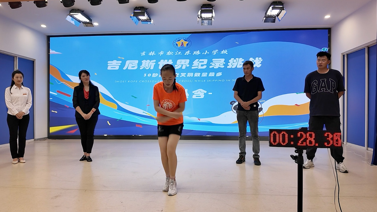 Video thumbnail for Most rope crossovers while skipping in 30 seconds  71 by Wu Conghan