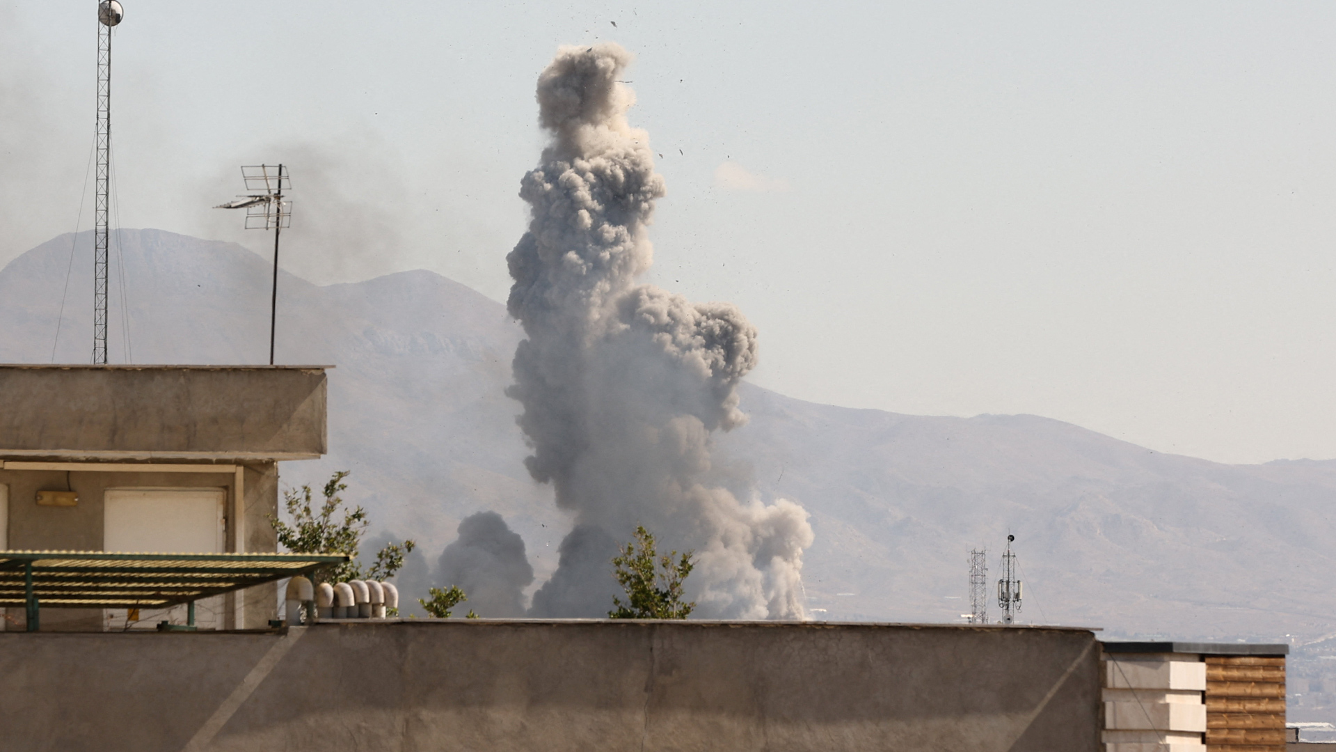 Video thumbnail for Smoke rises above Tehran after latest US-Israeli attacks