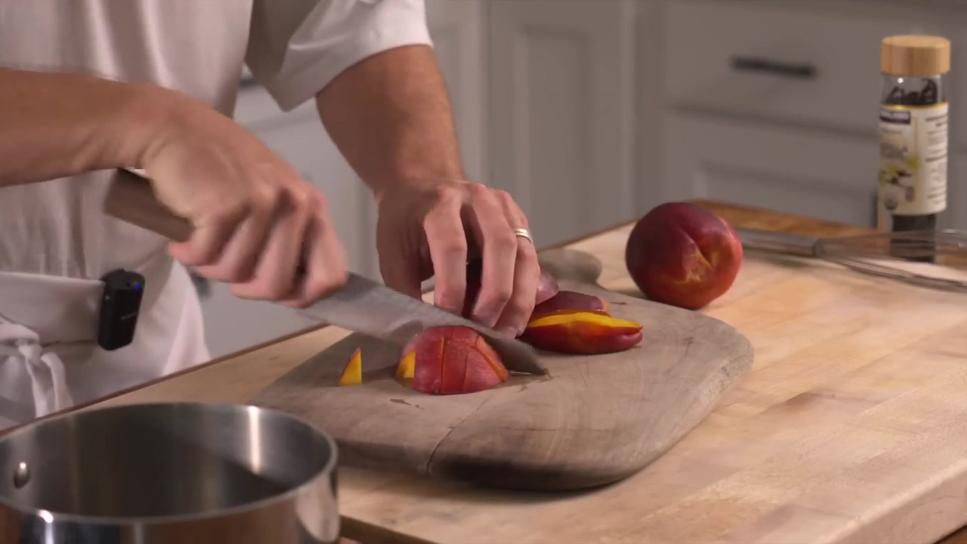 'Video thumbnail for Peach Crumble Crème Brûlée'