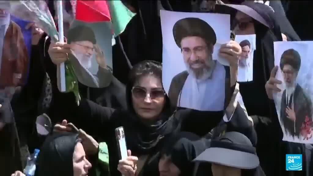 Video thumbnail for Khamenei's sons attend funeral without Iran's new leader