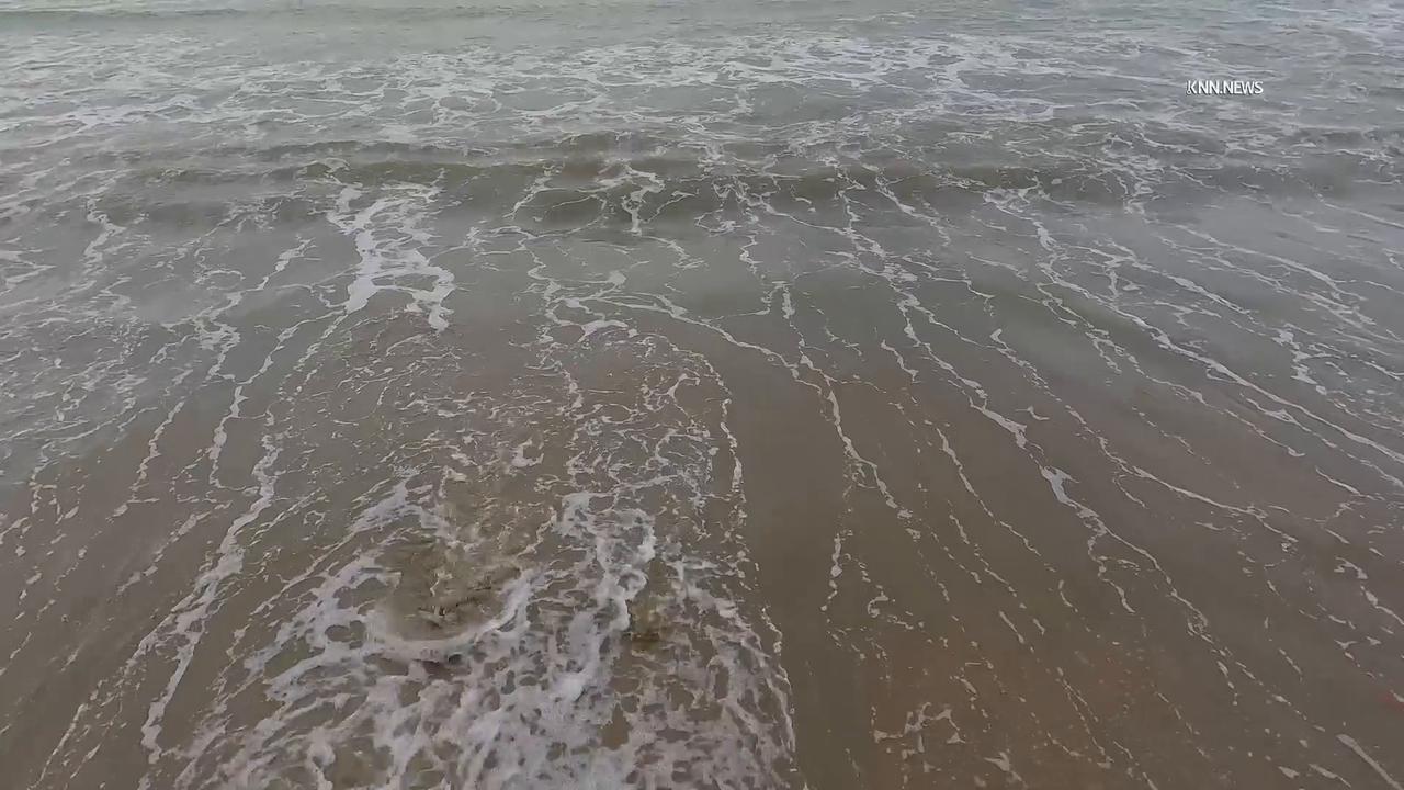 Video thumbnail for US, Los Angeles: Long Beach Tropical Storm Rachel Sends Powerful Waves Part 1.