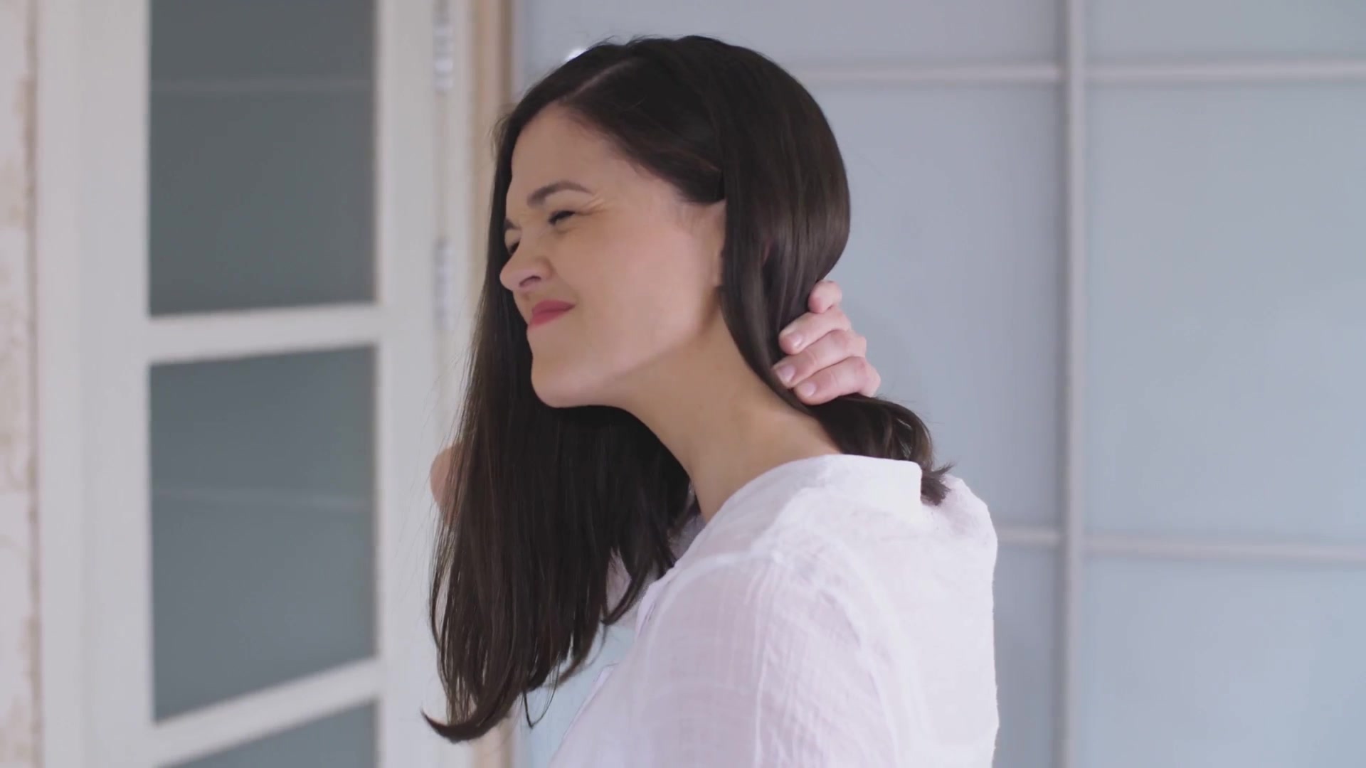 Video thumbnail for Why Neck Pain Gets Worse Before It Rains