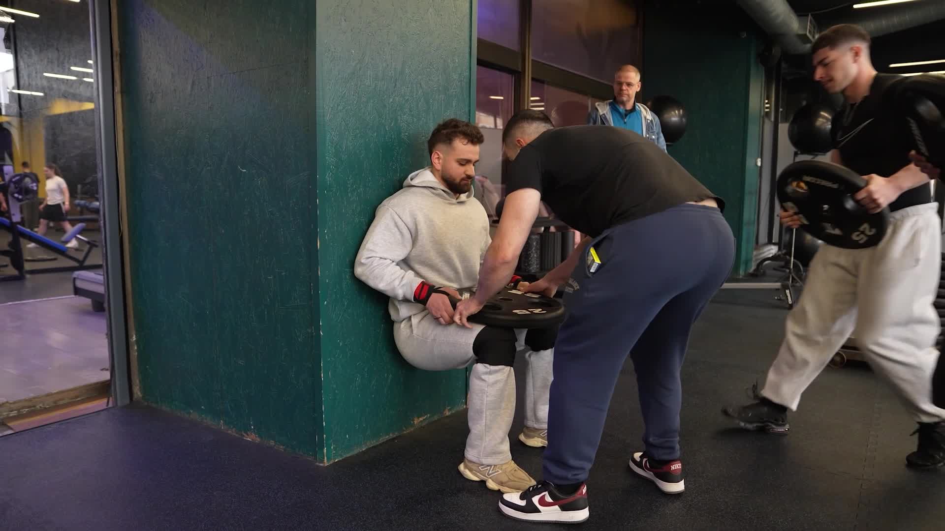 Video thumbnail for Heaviest Samson's Chair Static Wall Sit
