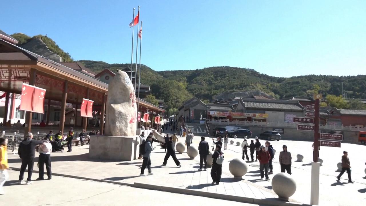 Video thumbnail for China: China's mountain resorts draw crowds with stunning views, cultural events during National Day holiday.