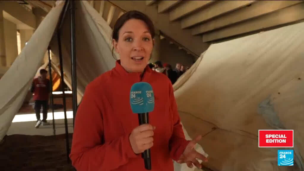 Video thumbnail for 454,000 people registered as displaced: Thousands sleep rough as Israeli strike shelters overwhelmed