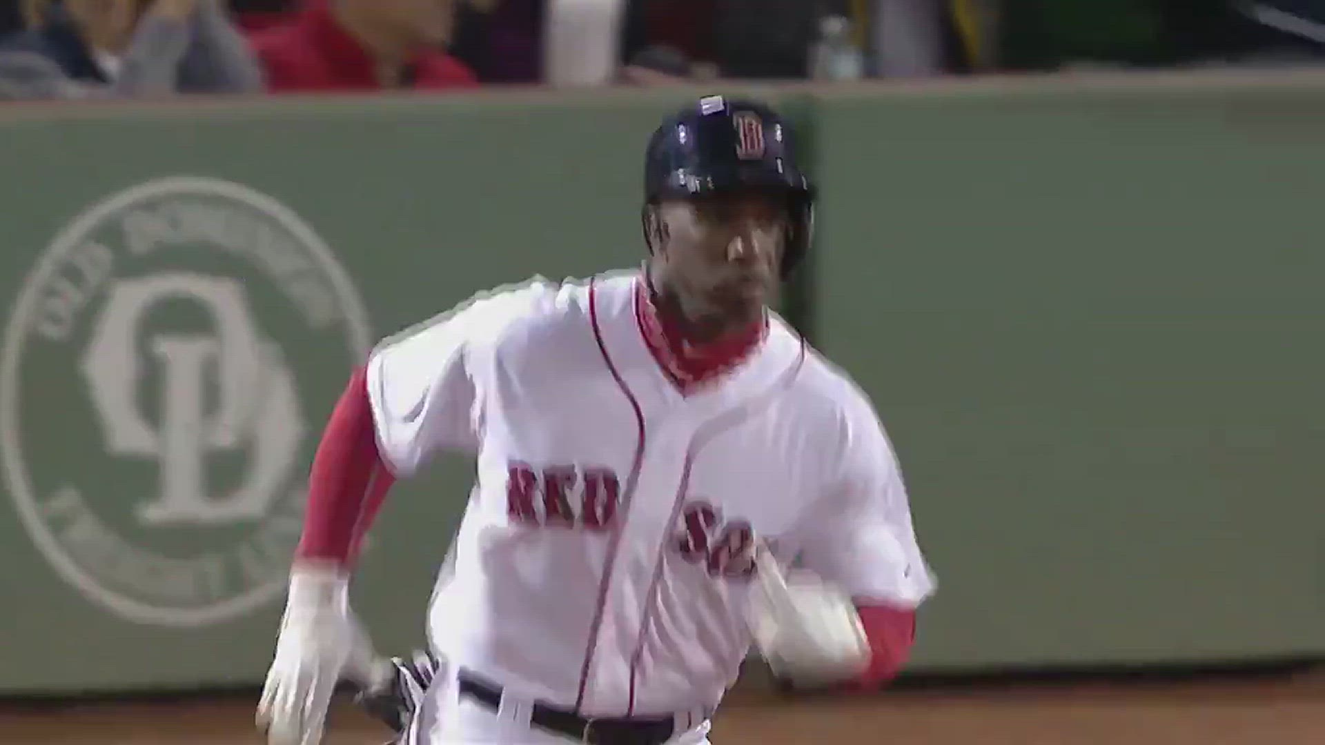 'Video thumbnail for Rusney Castillo 1er jonrón en Grandes Ligas'