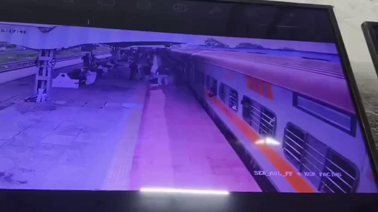 Video thumbnail for India: Seconds from disaster as official saves 70-year-old passenger slipping from moving train.
