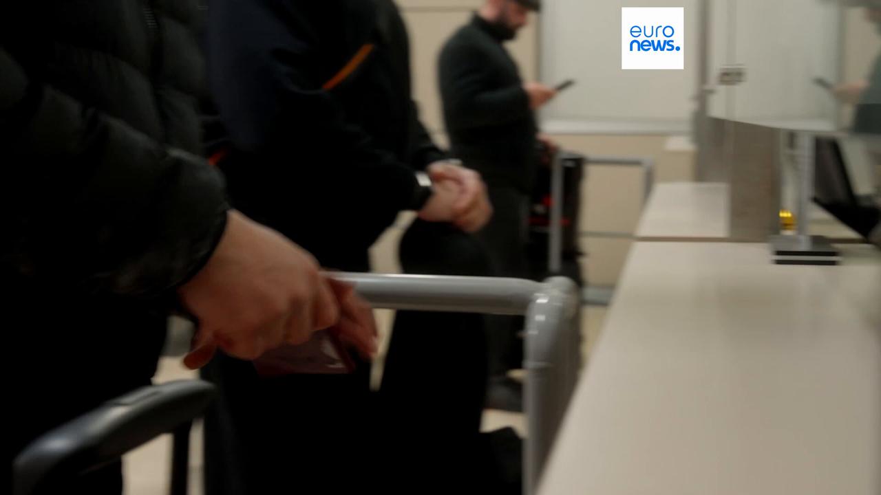 Video thumbnail for Azerbaijani soldiers are assisting those fleeing the conflict in Iran at the Astara border