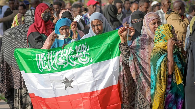 Video thumbnail for Hundreds celebrate in Somaliland's capital after Trump comments