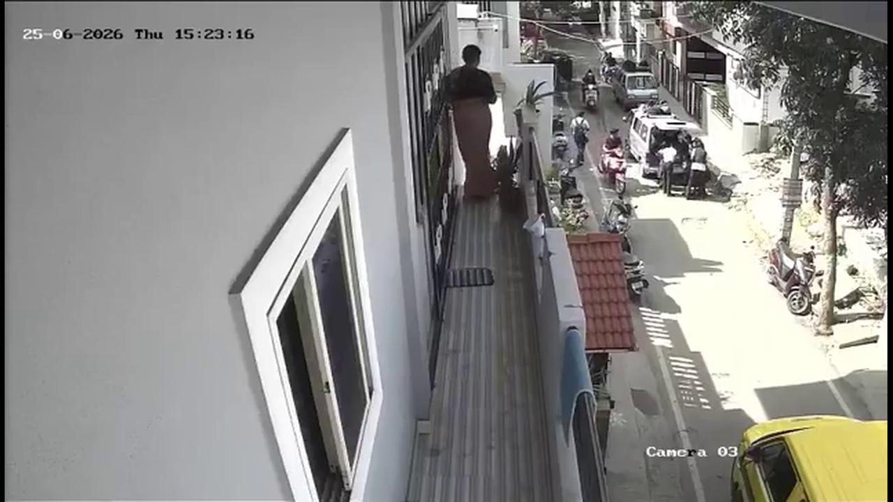 Video thumbnail for India: Children fall from a moving school van in Bengaluru after the rear door opens.