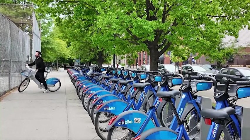 Video thumbnail for Greenpoint CitiBike riders ask city for more docking stations