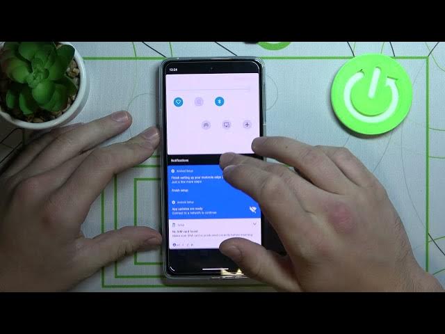 Video thumbnail for How to Turn On / Off Flashlight in MOTOROLA Edge 20 – Find Flashlight Feature