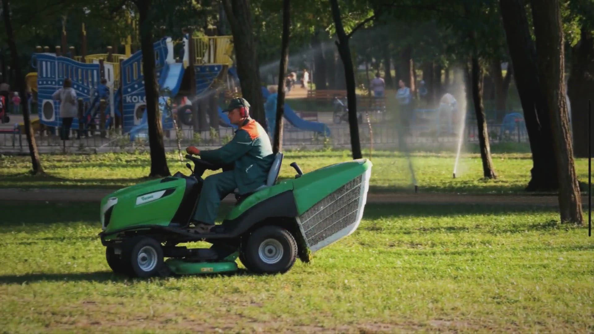 Video thumbnail for How Many Decibels is a Lawn Mower