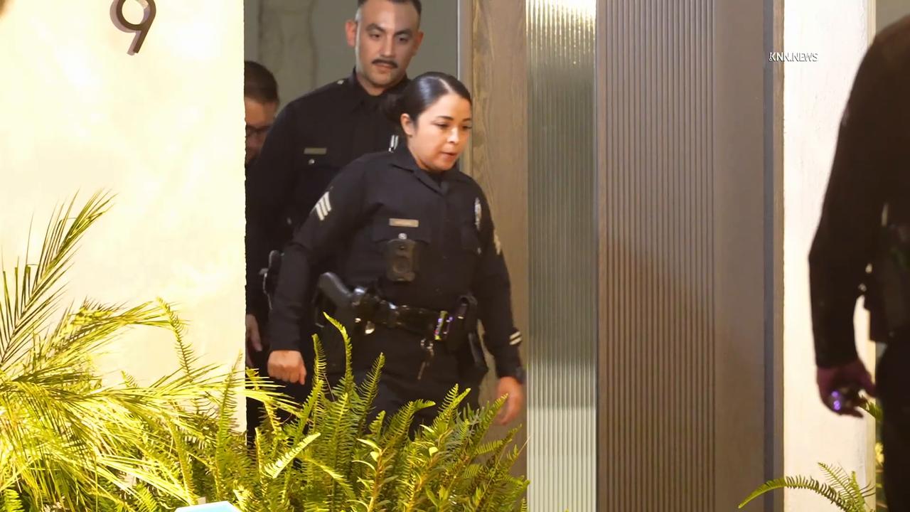 Video thumbnail for US, Los Angeles: Tujunga Suspects Break Into Home Flee Before Police Arrival.