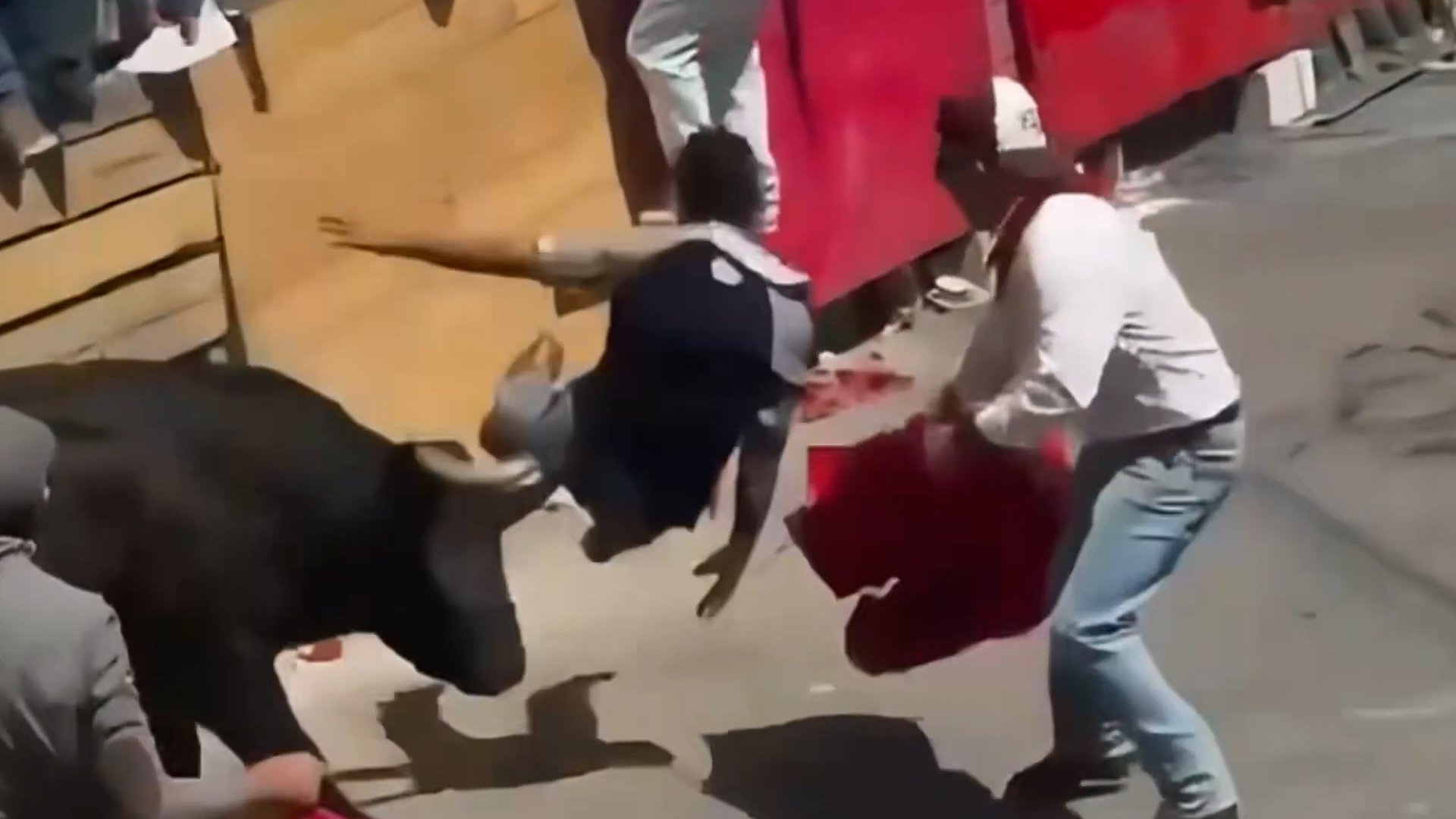 Video thumbnail for Man killed in world’s largest annual bullfighting event in Mexico
