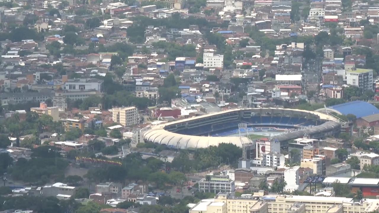 Video thumbnail for Colombia: De la Espriella sworn in as the new president.