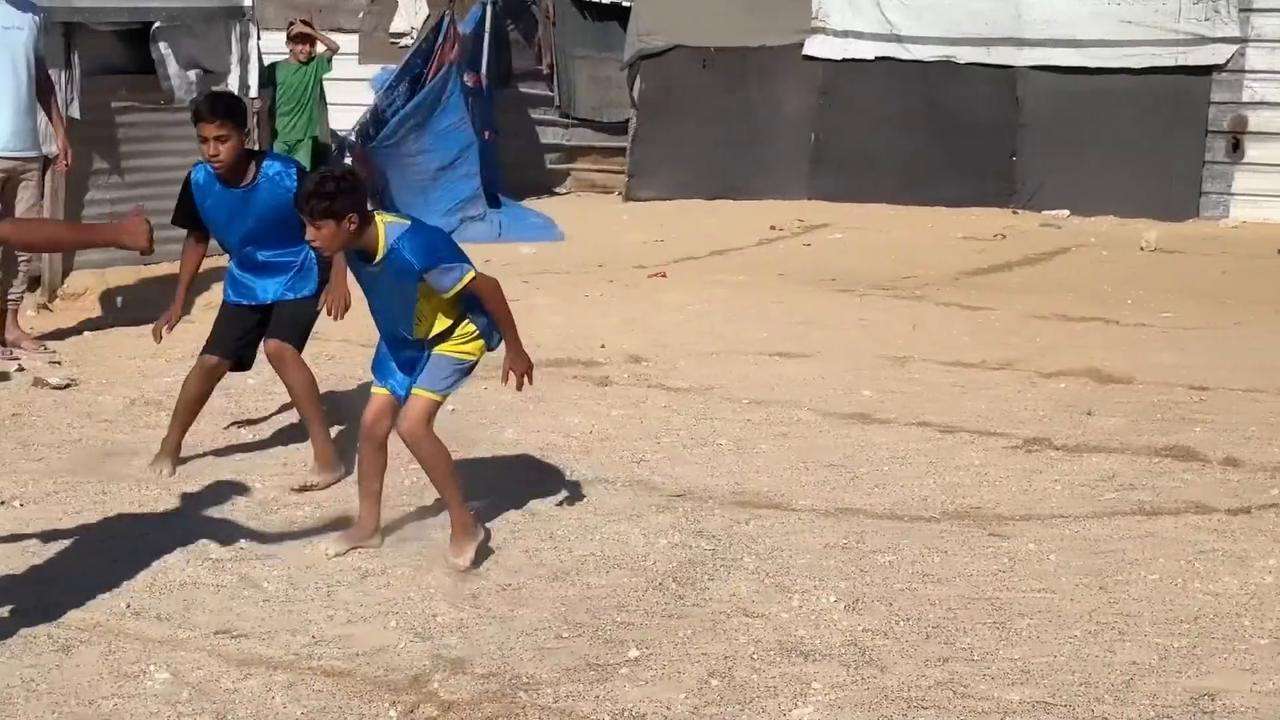 Video thumbnail for Gazans play their own "World Cup" at stadium-turned shelter.