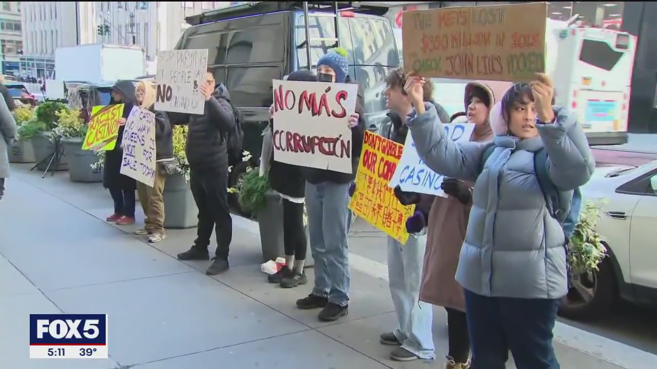 Video thumbnail for Gaming board votes to recommend 3 NYC casino licenses