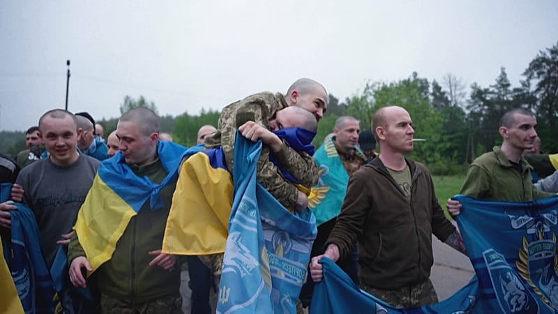 Video thumbnail for Watch: Ukraine and Russia swap 205 prisoners each in major exchange deal