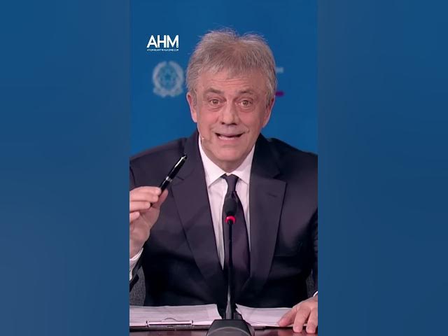 Video thumbnail for "Il carbone è un lato B" | Crozza imita Urso
