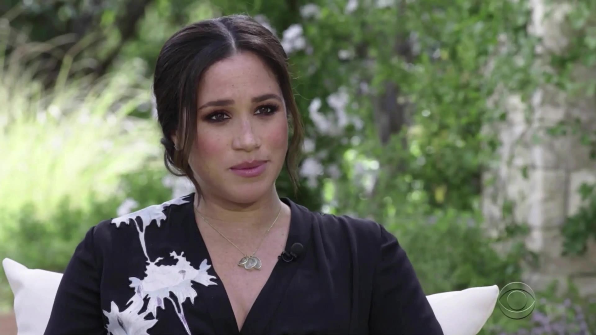 Video thumbnail for Surprising Foods Meghan Markle Wasn't Allowed To Eat As A Royal