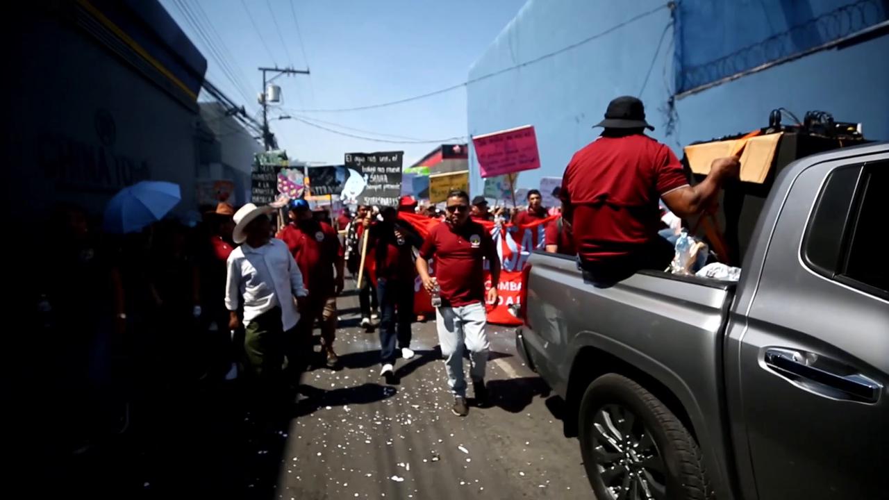 Video thumbnail for Honduras: Hundreds march in Honduras' Tegucigalpa on International Workers’ Day.