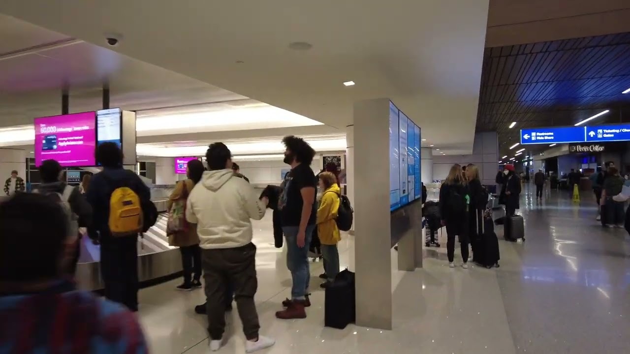 Video thumbnail for Phoenix Airport Arrival PHX (Terminal 3)