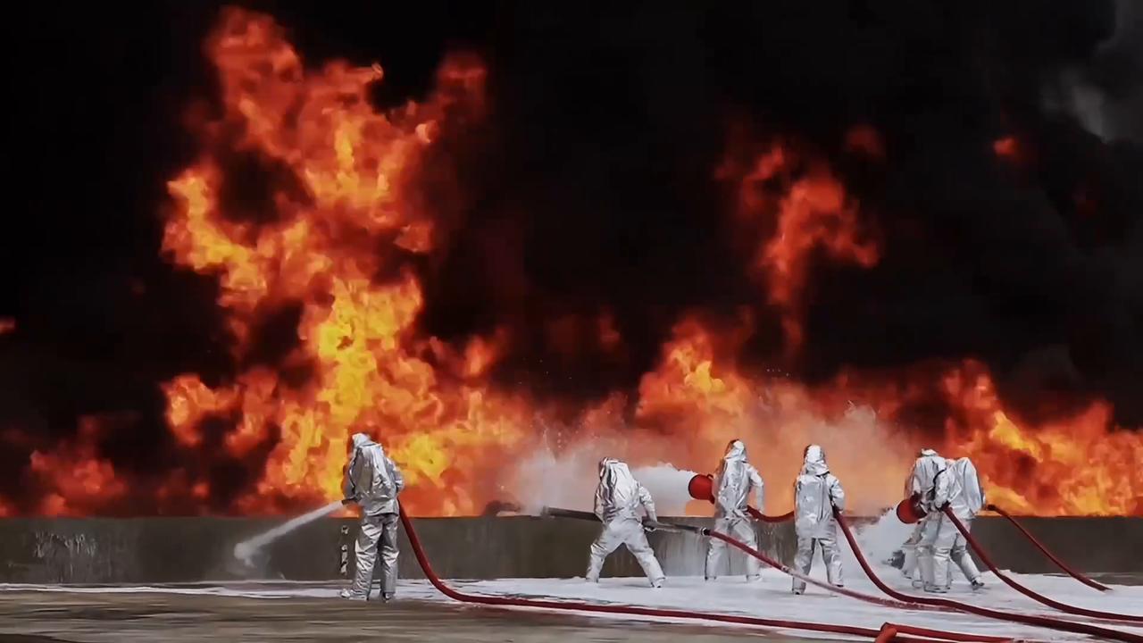 Video thumbnail for China: High-Intensity Oil Tank Fire Drill in Kunming.
