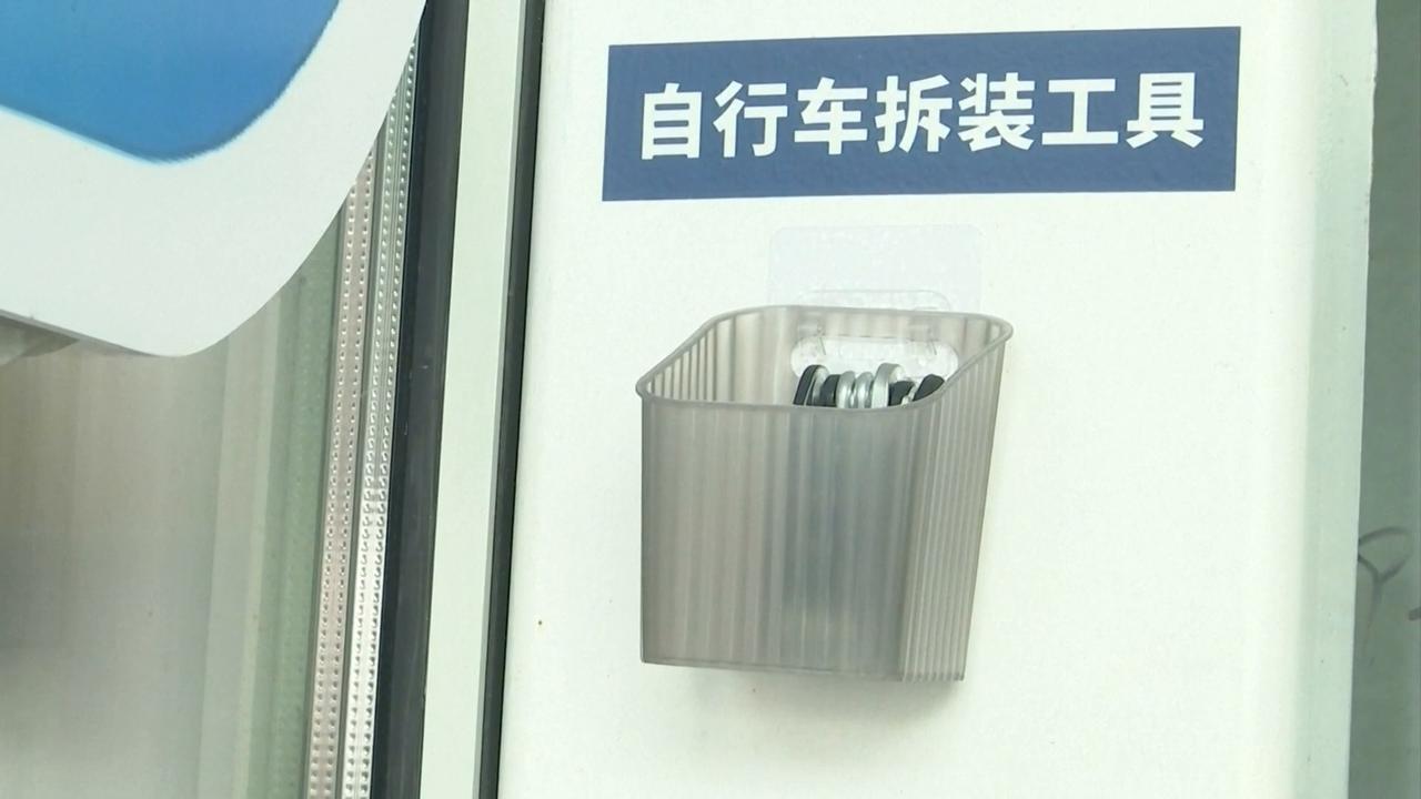Video thumbnail for China: Bike carry-on service piloted for high-speed rail in Hainan.