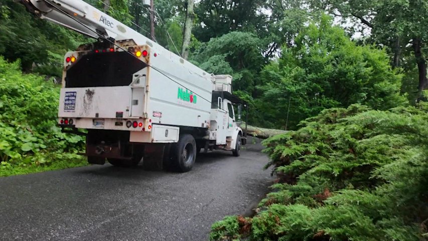 Video thumbnail for Cleanup efforts continue around Westchester in wake of weekend storms