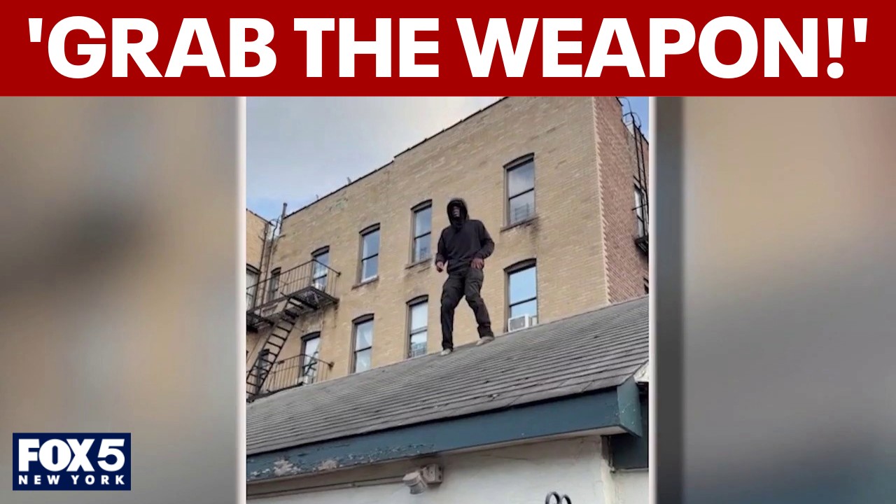 Video thumbnail for 'Grab the weapon!' NYC subway rider chases J train stabbing suspect