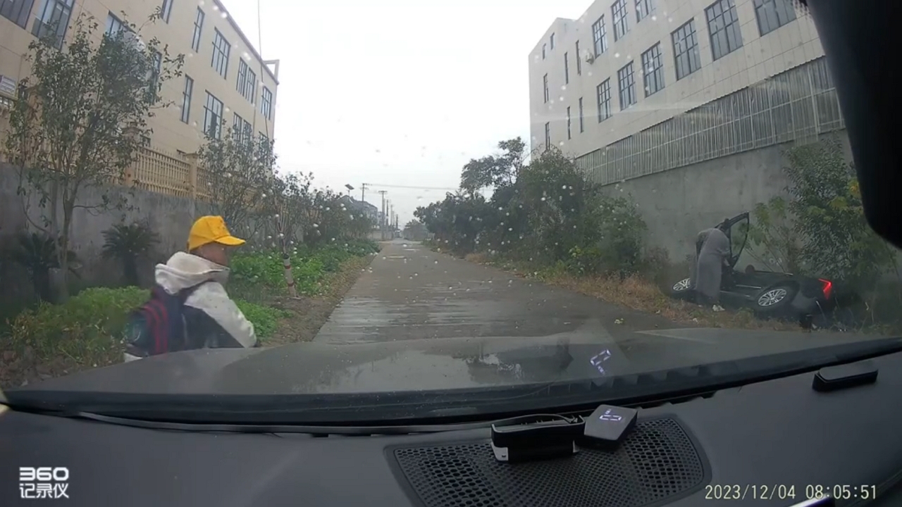 Video thumbnail for Dashcam Captures Shocking Crash in Zhejiang