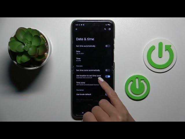Video thumbnail for How to Set Up Date & Time on Motorola Razr 40?