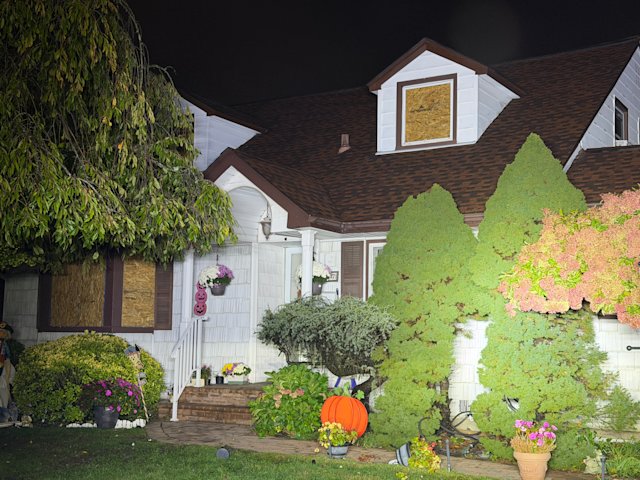 Video thumbnail for 2 people displaced following Bethpage house fire