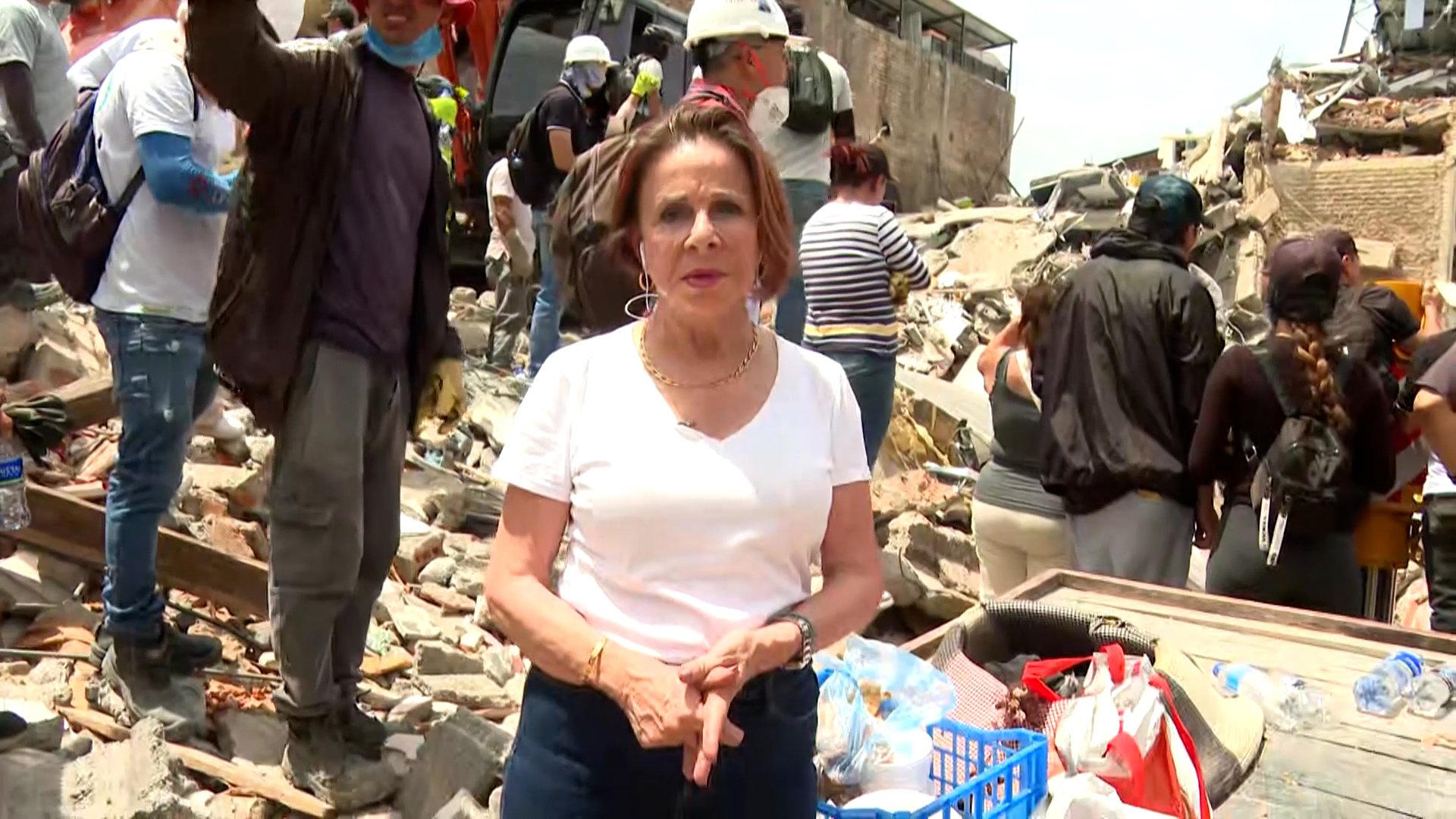 Video thumbnail for Thousands missing after Colombia quake as rescue continues