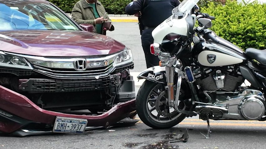 Video thumbnail for Police officer injured in Yonkers motorcycle crash