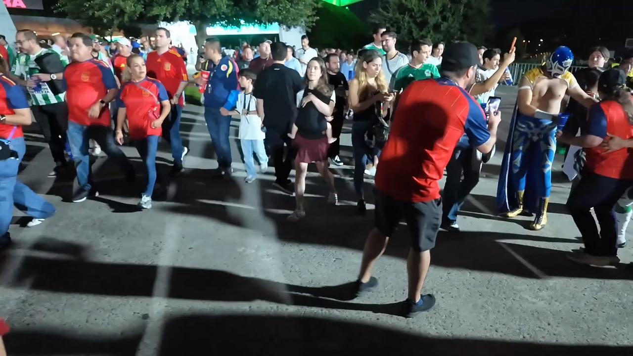 Video thumbnail for Mexico: Spain edge 10-man Uruguay 1-0 to secure place in next round of World Cup.