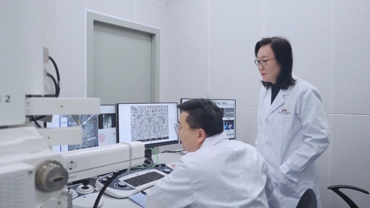 Video thumbnail for China: China achieves breakthrough in developing high-performance super thin copper foil.