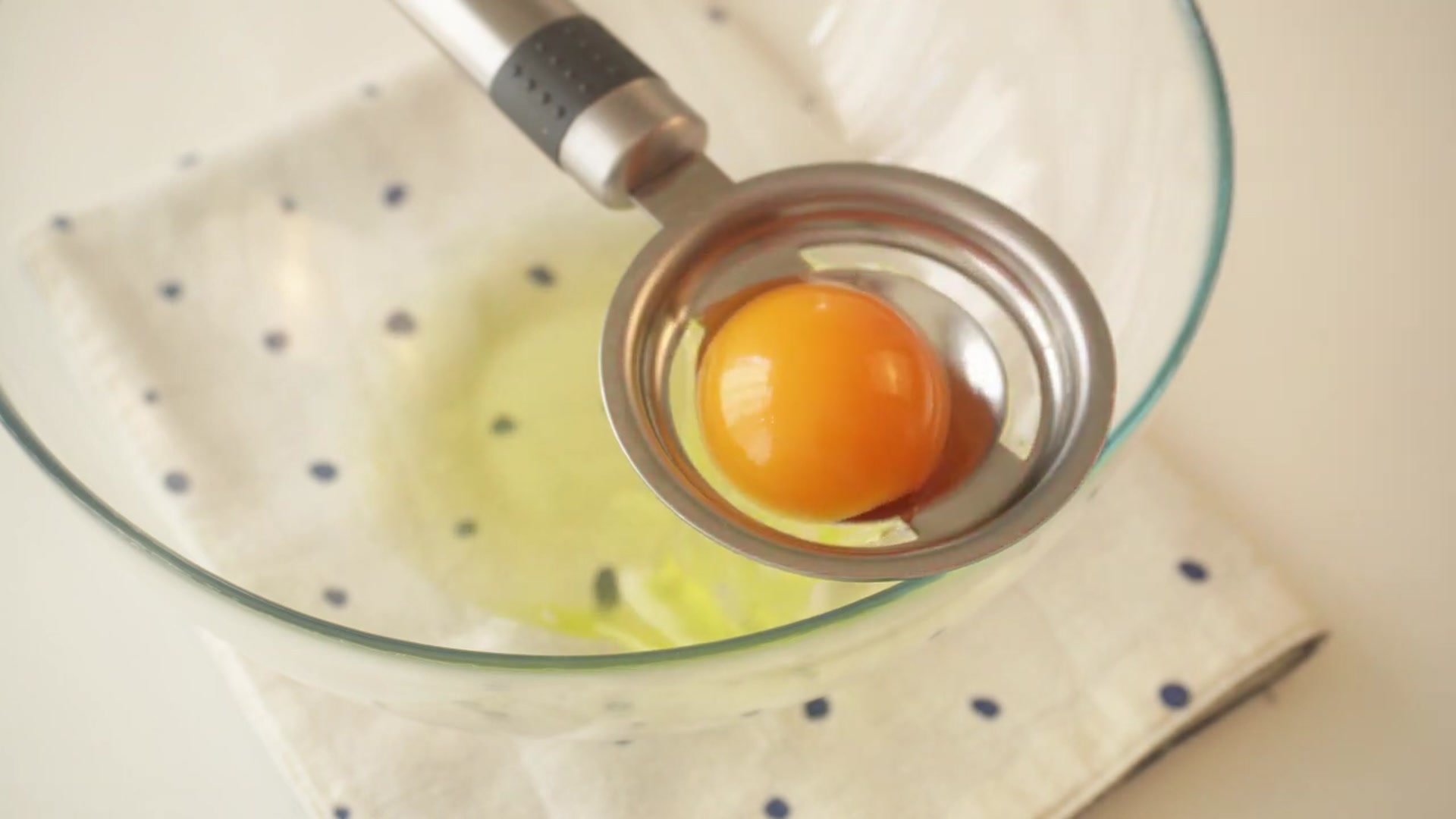 Video thumbnail for If You Have 3 Eggs and 10 Minutes You Can Make This Perfect Fluffy Omelet(720P HD)