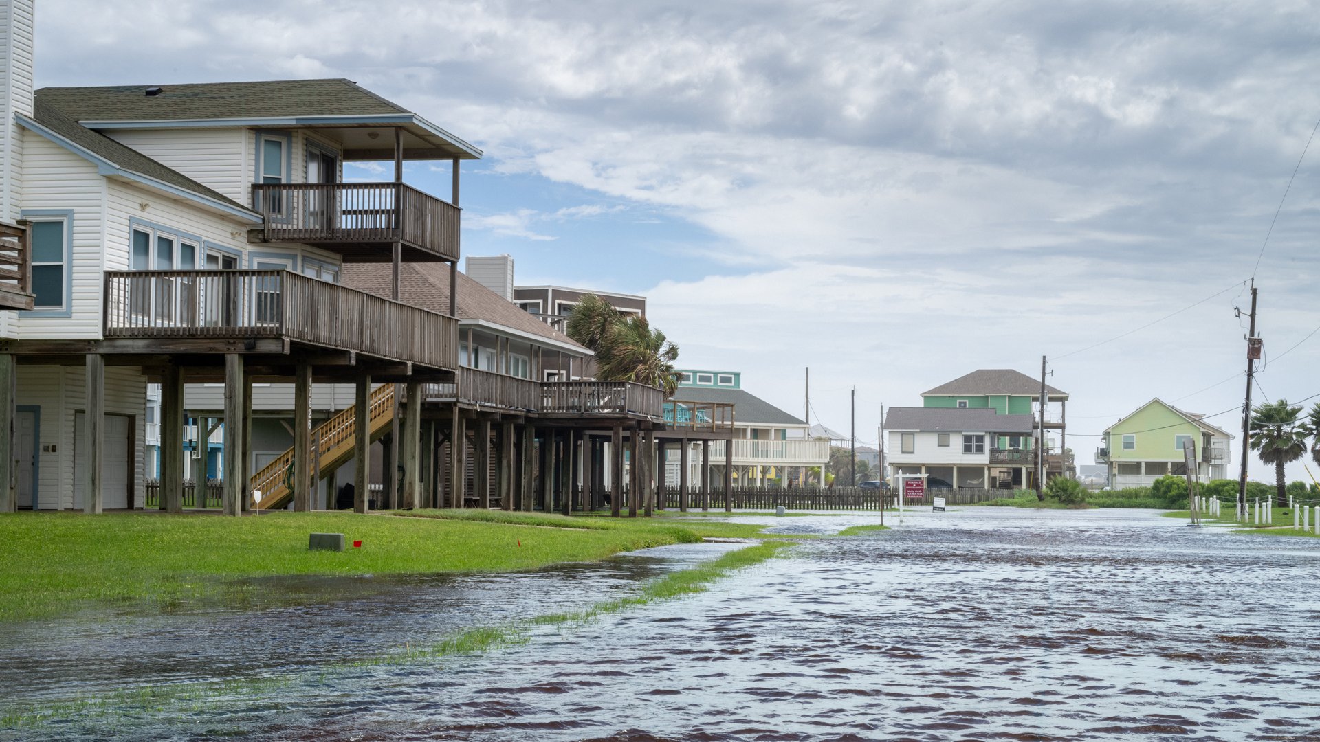 Video thumbnail for Arthur weakens but still threatens flooding from Louisiana to Alabama