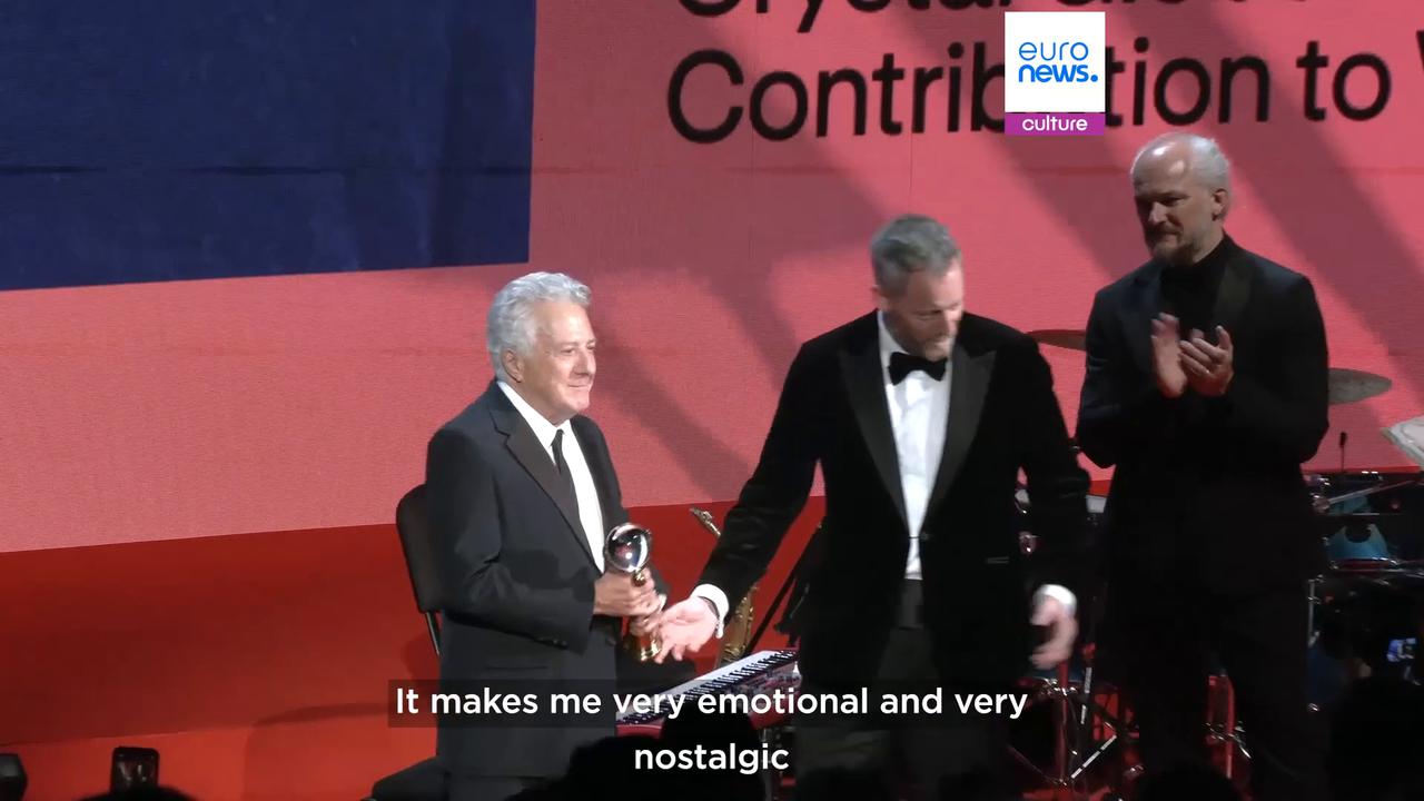 Video thumbnail for Dustin Hoffman and Maggie Gyllenhaal honoured at Karlovy Vary Film Festival opening ceremony
